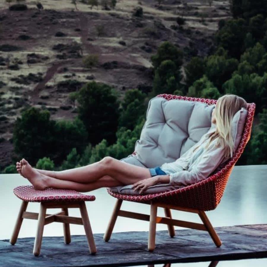 DEDON Mbrace Wing Chair mit hoher Rückenlehne