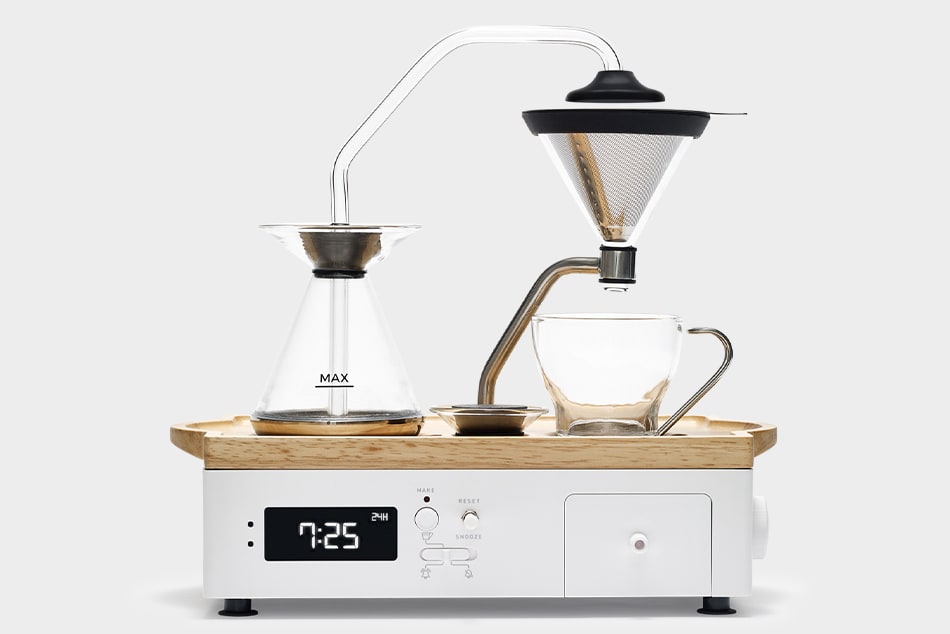 Kaffee und Teezubereiter Barisieur mit integriertem Wecker und Milchkühlfach