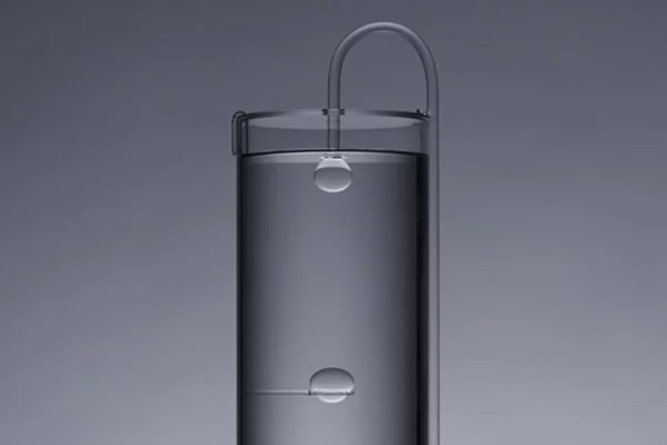 Überraschendes Glasobjekt Form of Gravity von Haruka Misawa