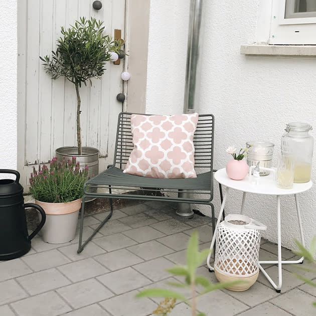 Filigraner Hee Lounge Chair von HAY für Außen- und Innen im zeitlosen Design
