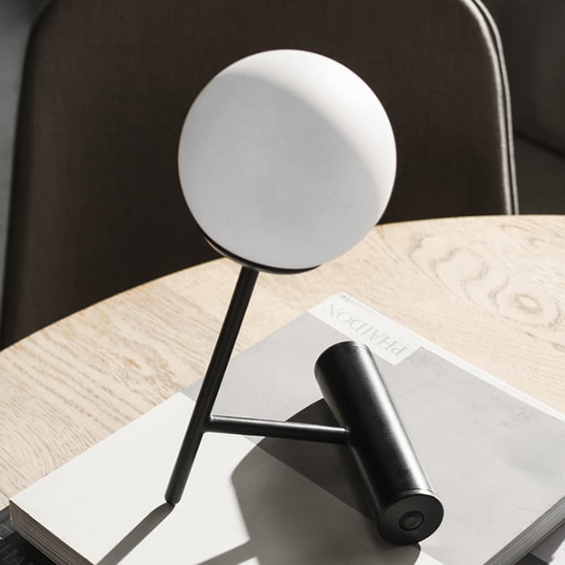 Phare LED Akku-Tischleuchte von Menu