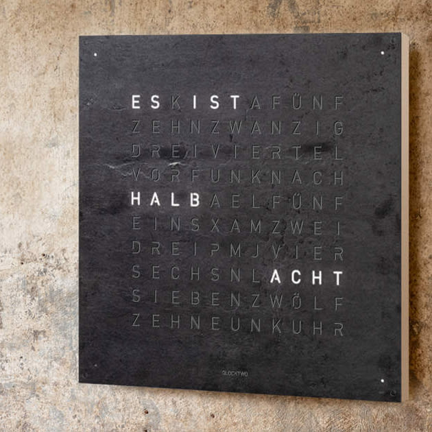 Qlocktwo zeigt die Zeit mit Worten in 20 Sprachen