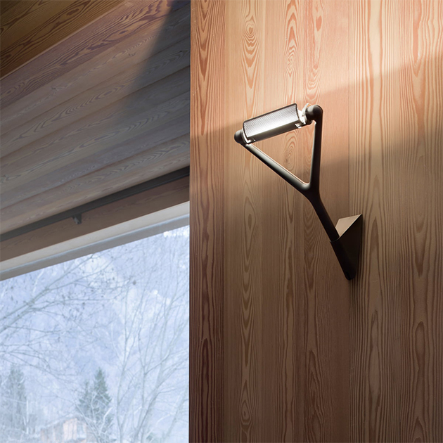 Lola Stehleuchte mit Teleskopgestell von Luceplan. Ein Klassiker für unterschiedliche Beleuchtung