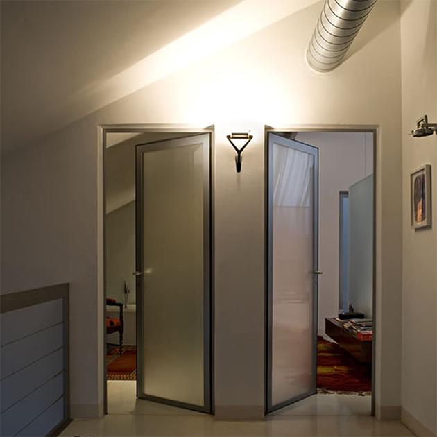 Lola Stehleuchte mit Teleskopgestell von Luceplan. Ein Klassiker für unterschiedliche Beleuchtung