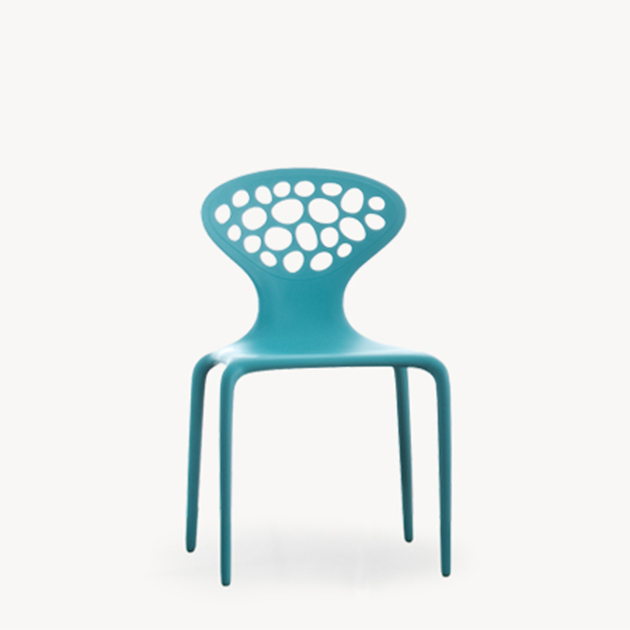 Supernatural Stapelstuhl für Inn-und Outdoor. Designed by Ross Lovegrove für Moroso