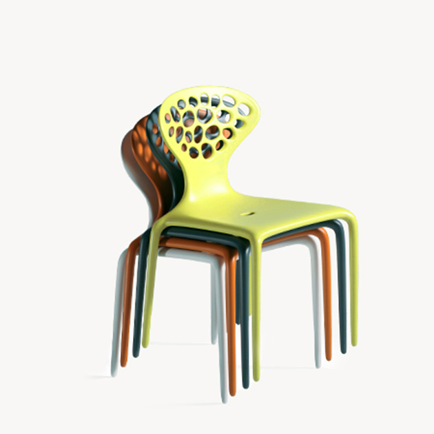 Supernatural Stapelstuhl für Inn-und Outdoor. Designed by Ross Lovegrove für Moroso