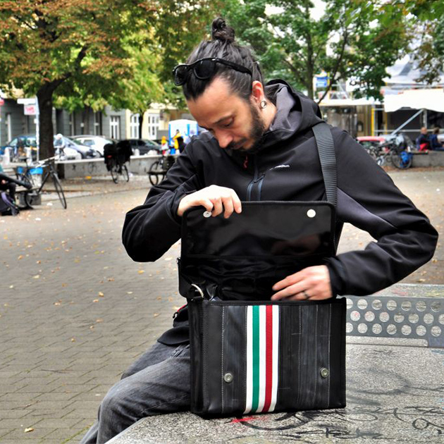 Urbane Umhängetasche Fonda Tricolore von Stef Fauser Design mit den Farben der italienischen Flagge