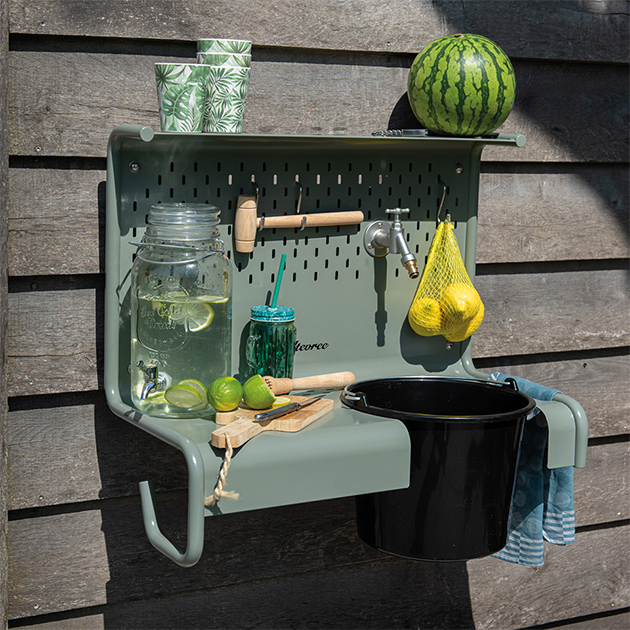 Weltevree – Waterworks Ablagetisch mit Wasserhahn. Ein Upgrade für den Wasserhahn im Freien