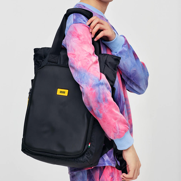 Zwei in Einem – Crash Not Crash Rucksack mit Trageriemen als Tasche und stylischer Delle