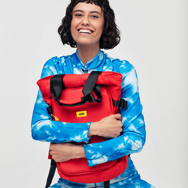 Zwei in Einem – Crash Not Crash Rucksack mit Trageriemen als Tasche und stylischer Delle
