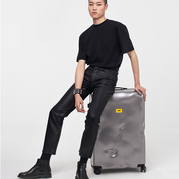 Stylischer Reisekoffer von Crash Baggage - mit Sorgfalt verbeult