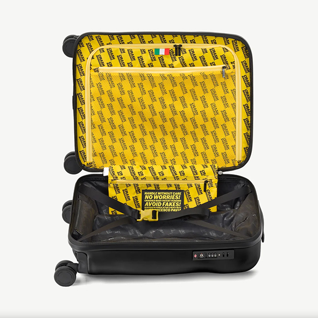 Stylischer Reisekoffer von Crash Baggage – mit Sorgfalt verbeult