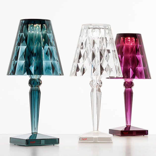 Battery LED Tischleuchte mit kristallinen Charme für In-und Outdoor von Kartell
