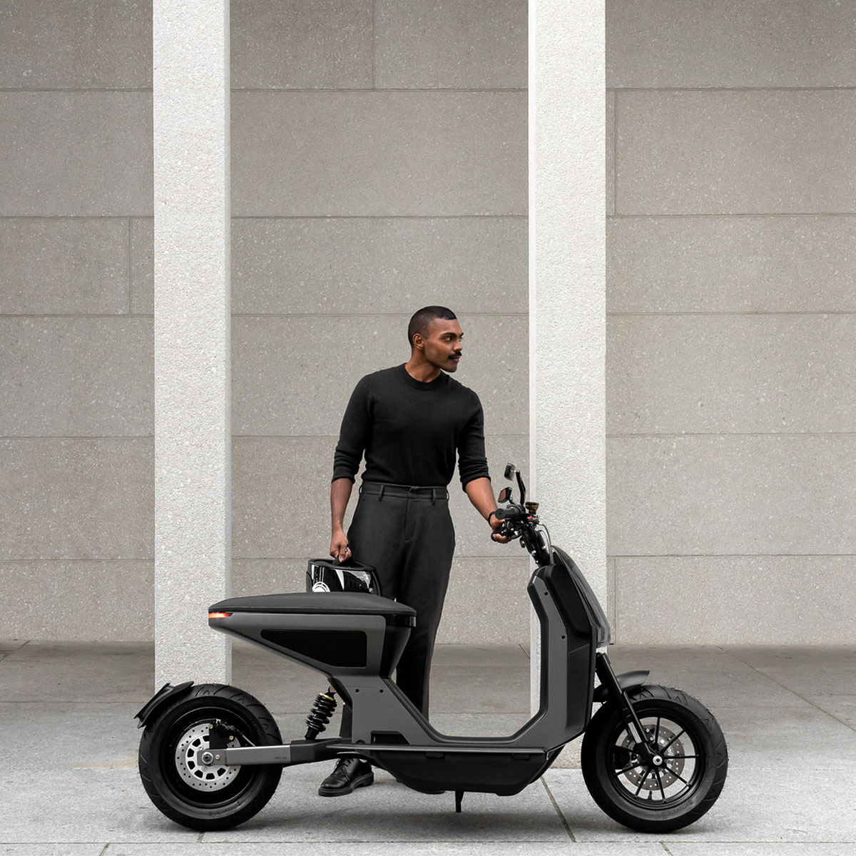 Zero-one Future Premium E-Roller von NAON