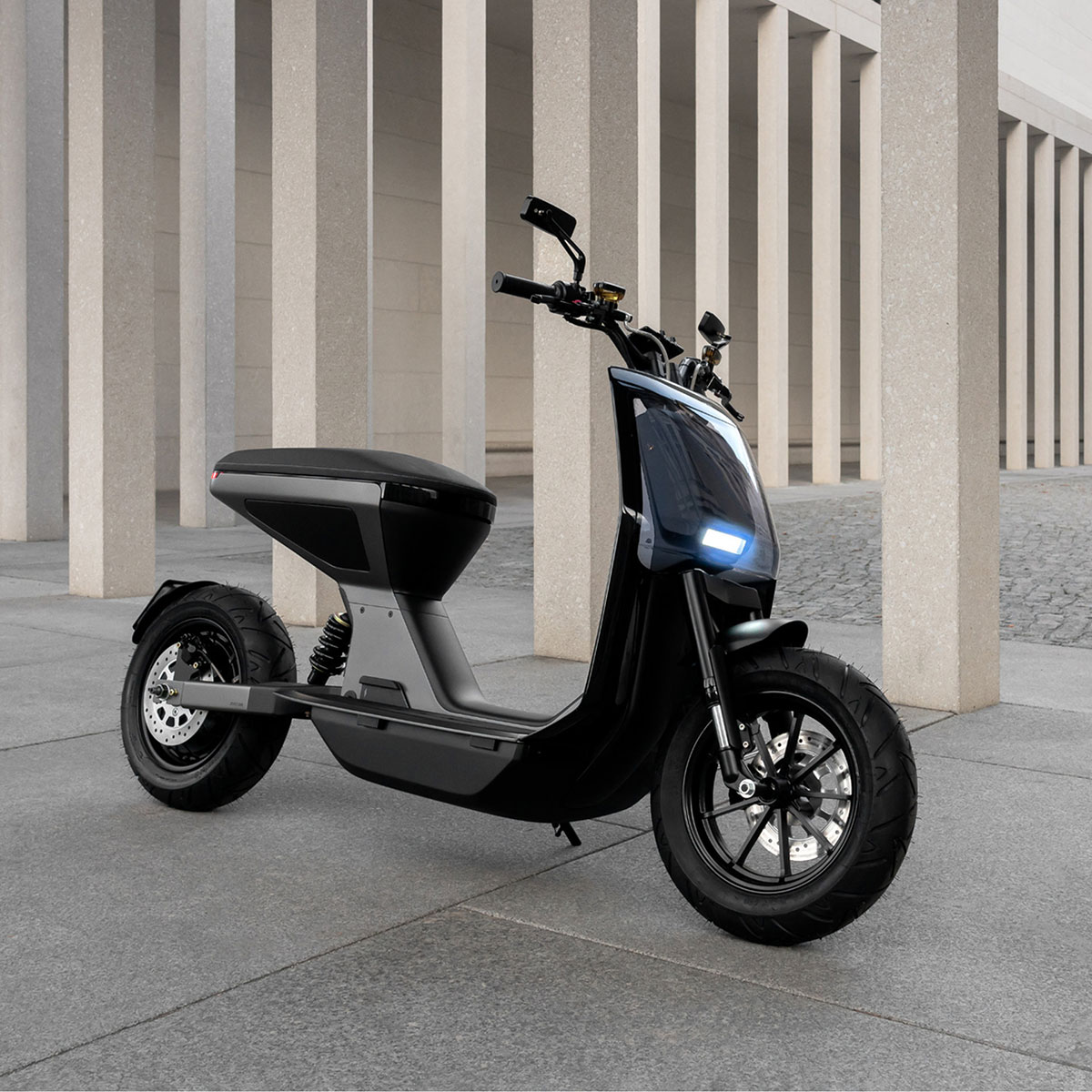 Zero-one Future Premium E-Roller von NAON
