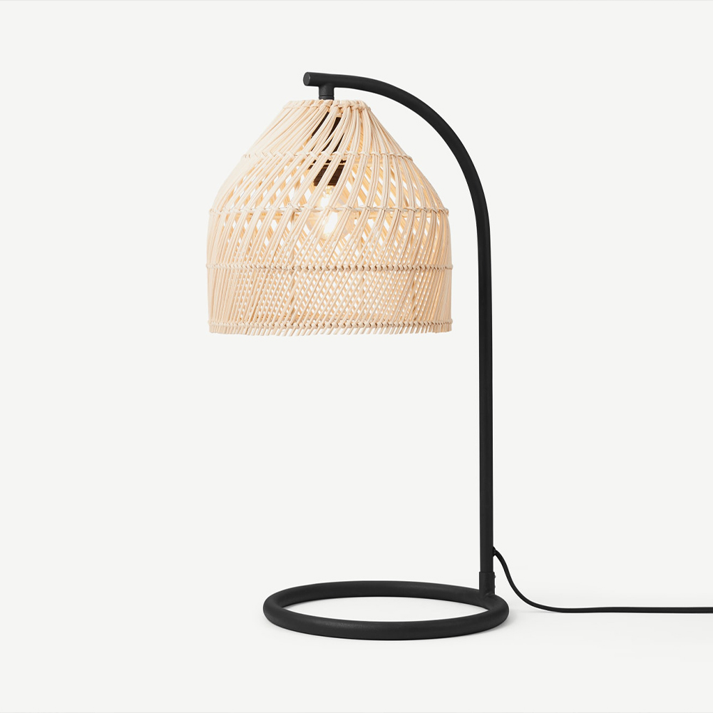 Moderne Java Tischleuchte mit Lampenschirm aus natürlichem Rattan