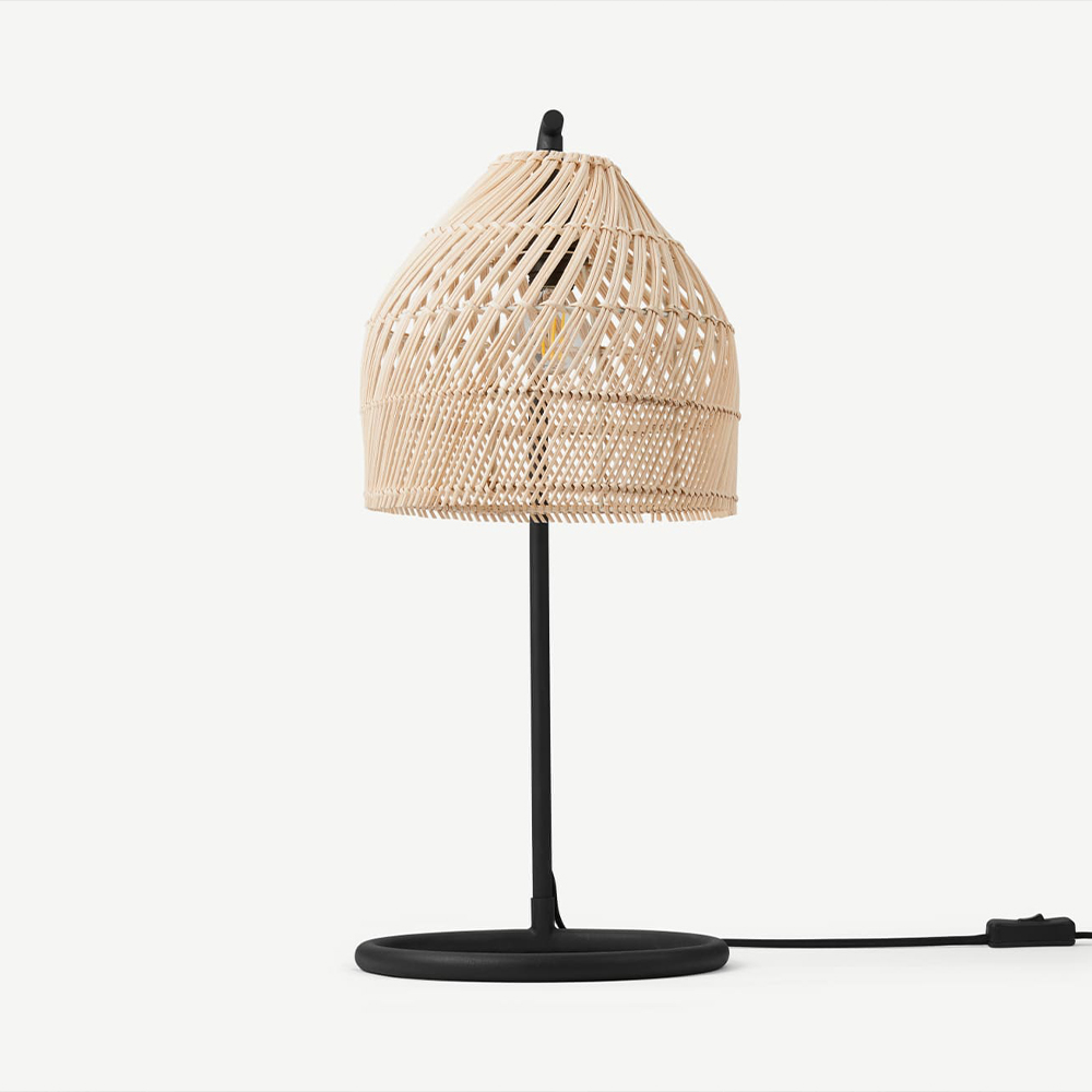 Moderne Java Tischleuchte mit Lampenschirm aus natürlichem Rattan
