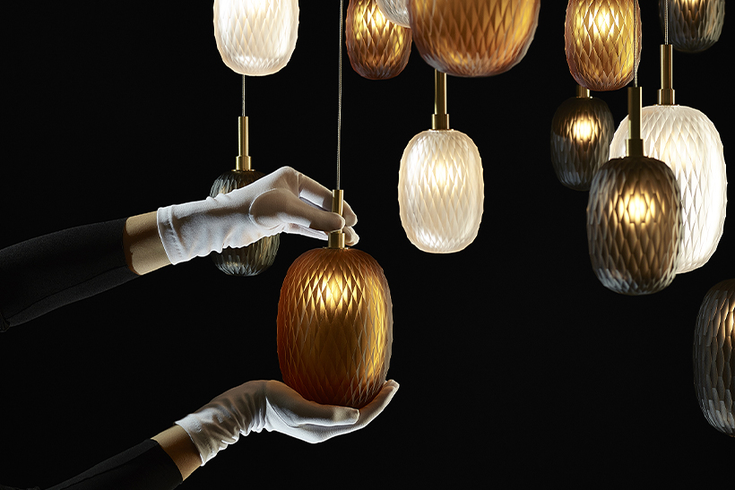 Hängeleuchte Metamorphosis ist ein Schmuckstück in tschechischer Glasbläsertradition