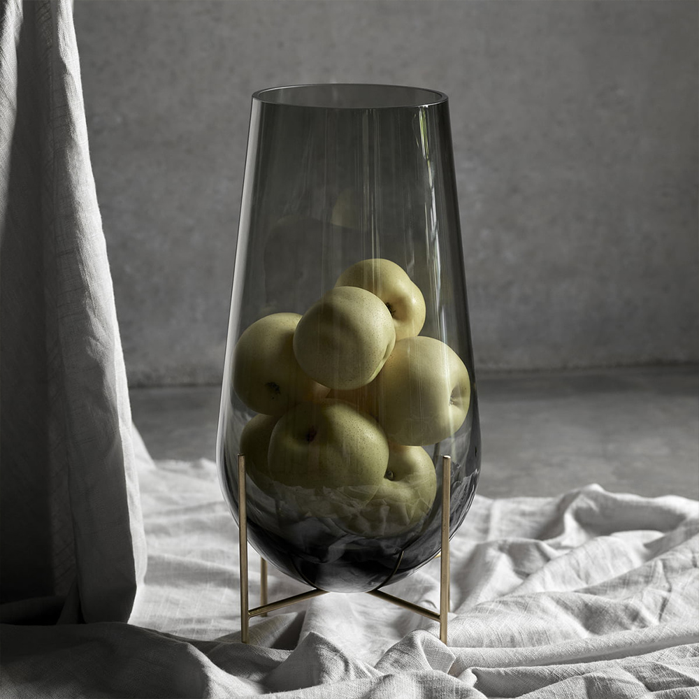 Échasse Vase von Menu auf Stelzen aus Messing in mundgeblasenem Glas