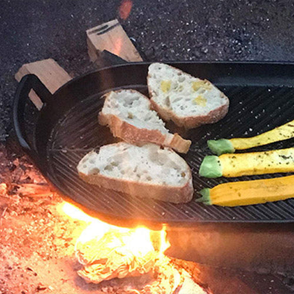 C6 Gusseisen-Fischgräten-Grillpfanne mit zwei Kochfeldern von Crane