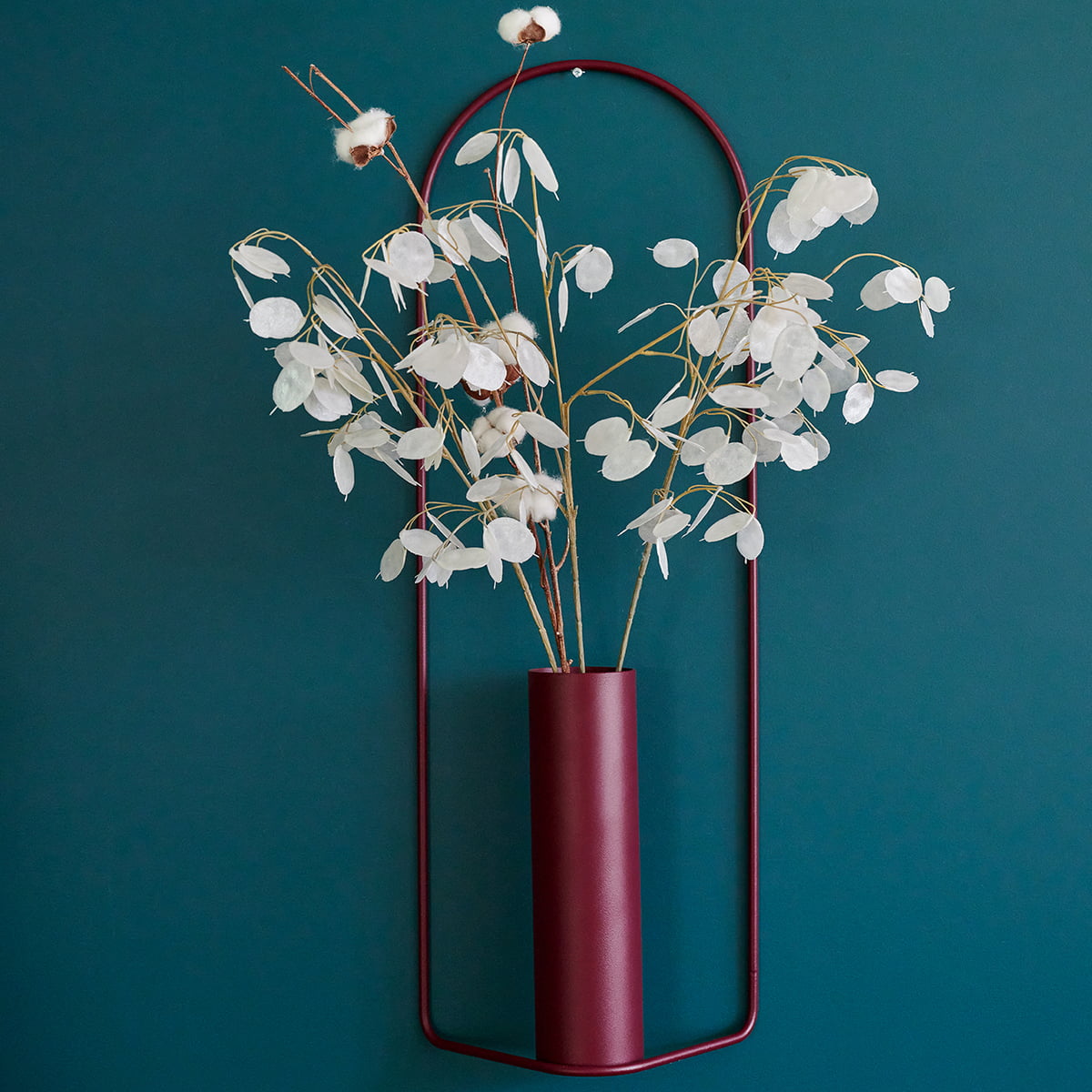 Itac Vase von Fermob dekoriert Blumen beonders