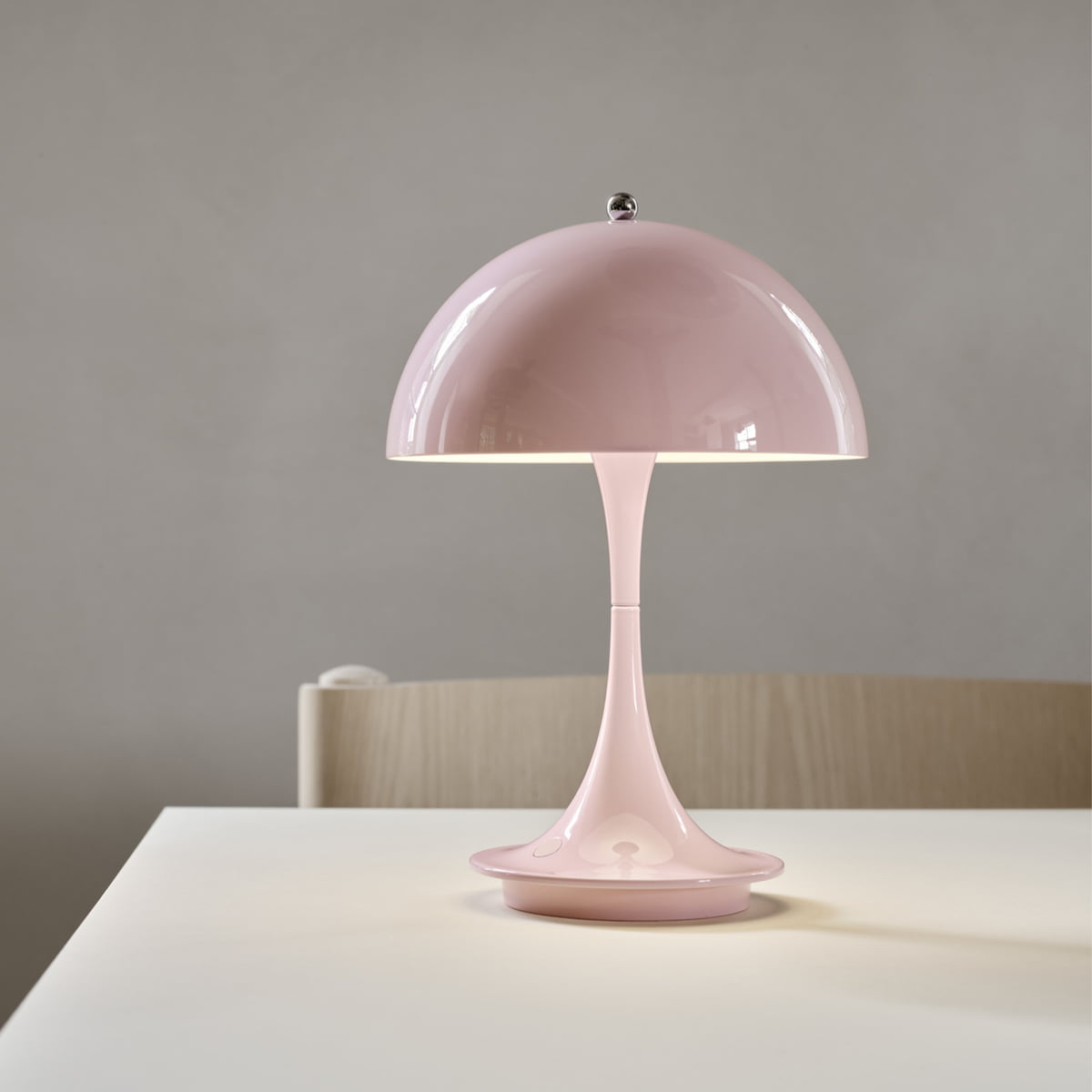 Phantella – mobile LED-Tischleuchte mit Akku von Verner Panton