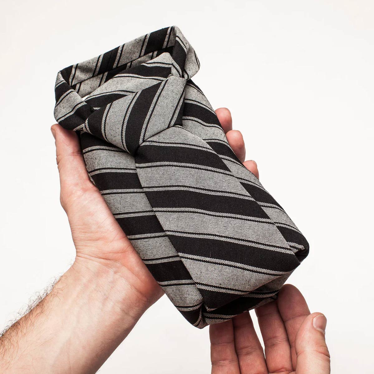 Das macht den Mann beim Kochen attraktiv – Krawattenschürze von Tie & Apron