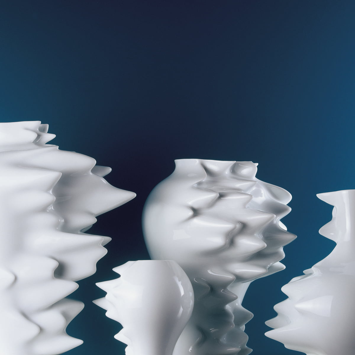 Faszinierende Interpretation der gesellschaftlichen Veränderungen – Fast Vase von Rosenthal