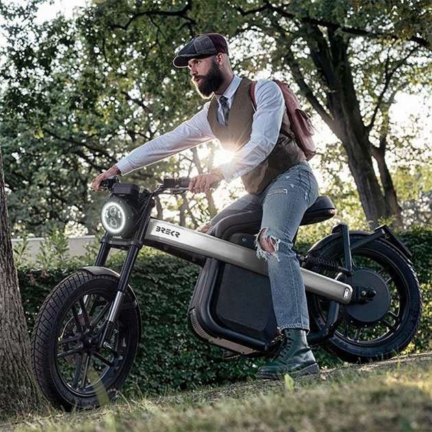 Brekr Model B – Das futuristische und leistungsstarke E-Moped