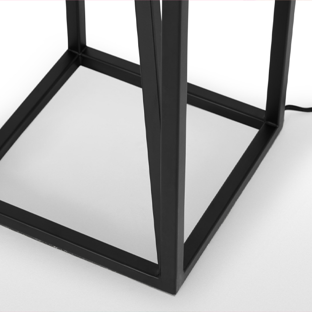 Maxie Stehlampe – Kombination aus Metall und Milchglas