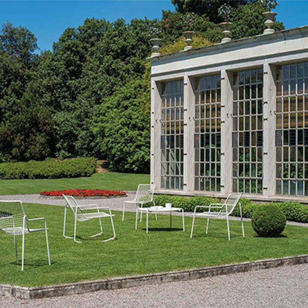 Stilvoller Beistelltisch für den Outdoorbereich von Emu