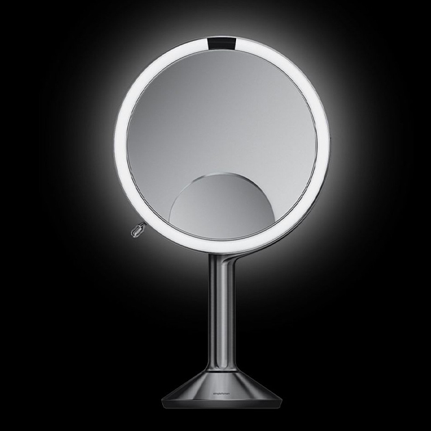 Perfekt ausgeleuchtet mit dem Sensorenspiegel von simplehuman