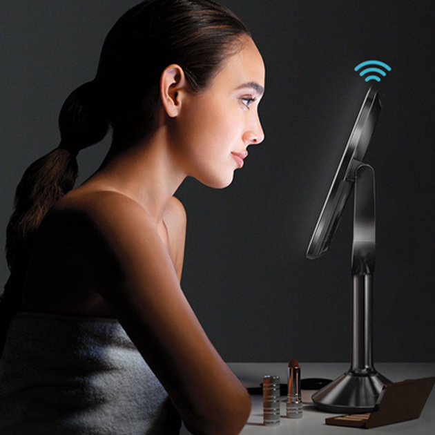 Perfekt ausgeleuchtet mit dem Sensorenspiegel von simplehuman