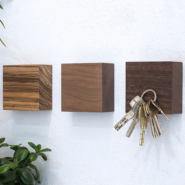 Magnetischer, multifunktionaler Holzblock – TRAKTOR