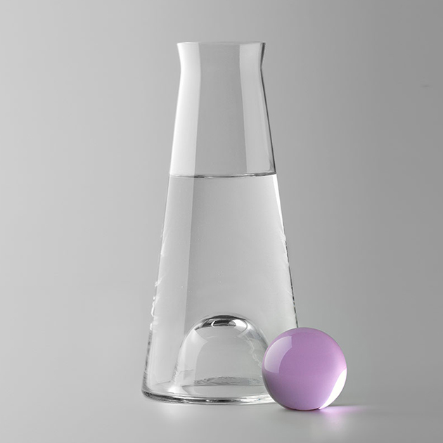 Spielerischer Hingucker – Fia Wasserkaraffe designed von Nina Jobs, vielseitig einstzbar