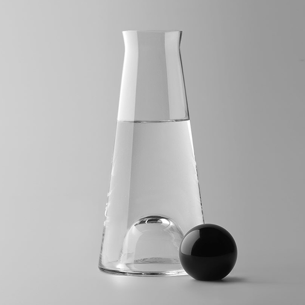 Spielerischer Hingucker – Fia Wasserkaraffe designed von Nina Jobs, vielseitig einstzbar