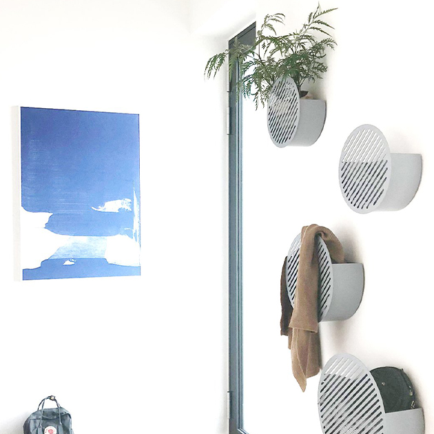 Diagonal Wall Basket von Swedish Ninja-befüllbare Metallkörbe für jeden Wohnbereich