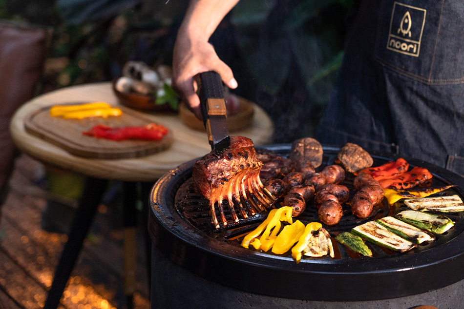 Noori ist Grill-, Pizzaofen und Feuerstelle in einem