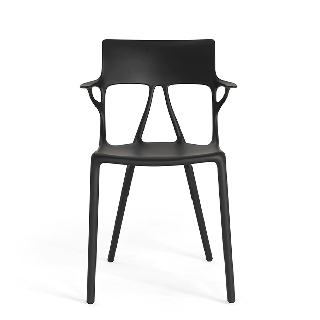 AI Stuhl von Kartell entworfen mit künstlicher Intelligenz für nachaltiges Design