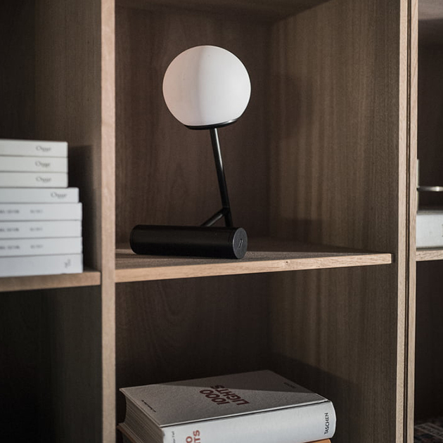 Phare LED Akku-Tischleuchte von Menu