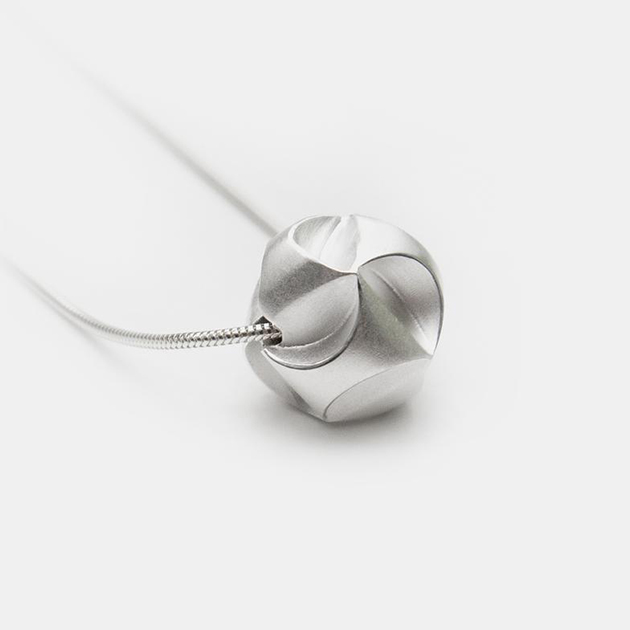 Raffinierte Kette Clickball von Kiss Design