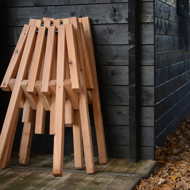 Klappstuhl „Fieldchair“ von Weltevree aus Lärchenholz