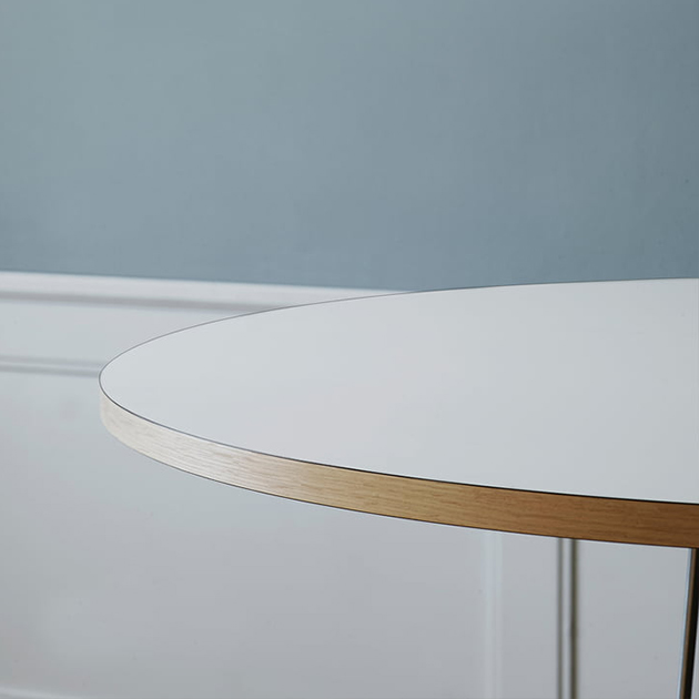 Runder E020 Embrace Tisch von Carl Hansen