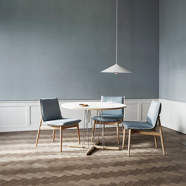 Runder E020 Embrace Tisch von Carl Hansen