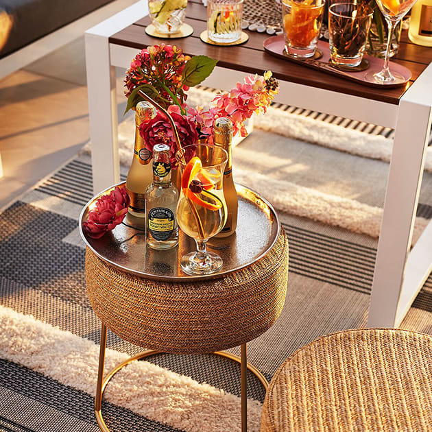 Handgefertigter Hocker, Beistelltisch, Ablage von Depot